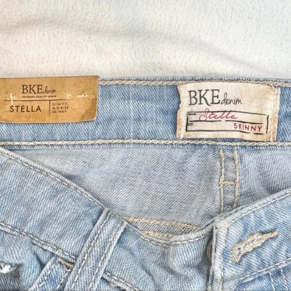BKE Stella skinny distressed jeans - Picture 3 of 4